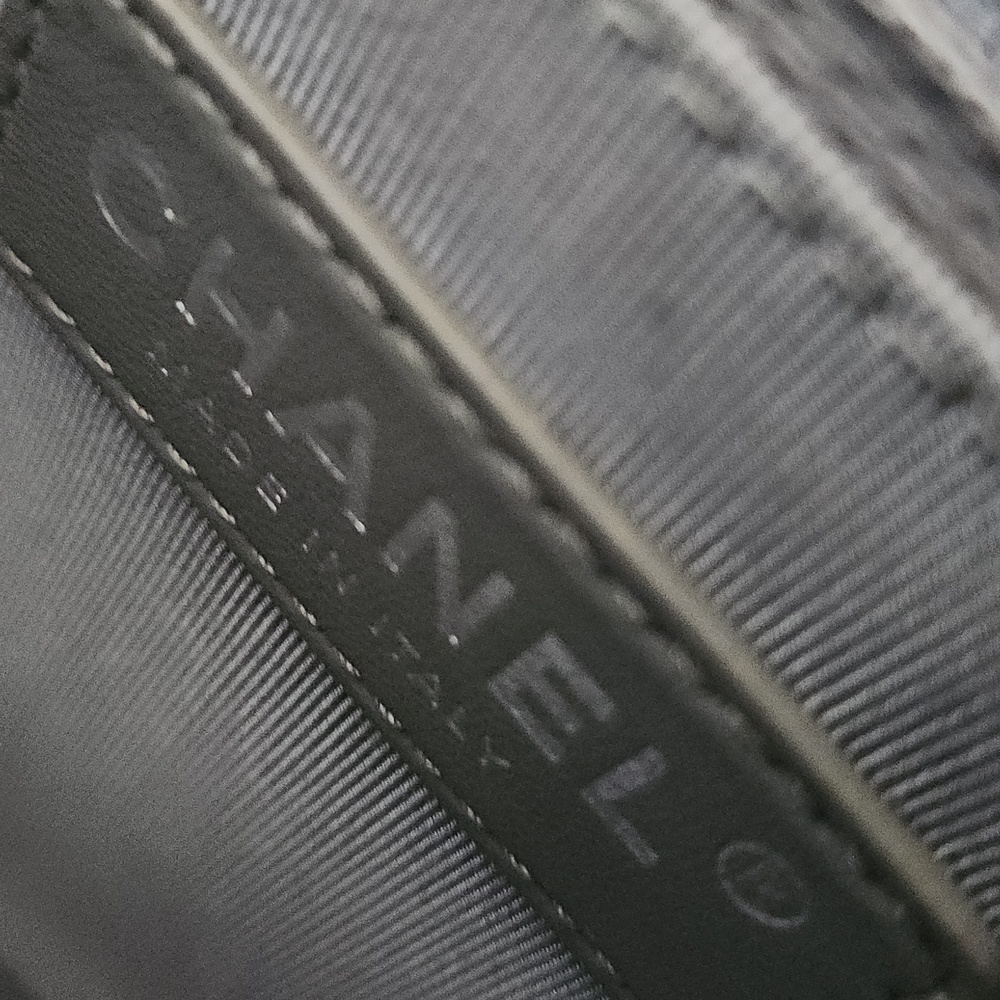Chanel Le Boy Bag in medium. Like New! - Picture 11 of 12